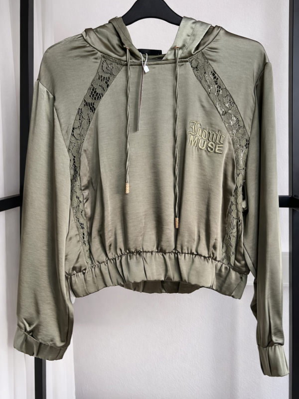 Tally Weijl satiinläikega kapuutsiga pluus pitsdetailidega – suurus M