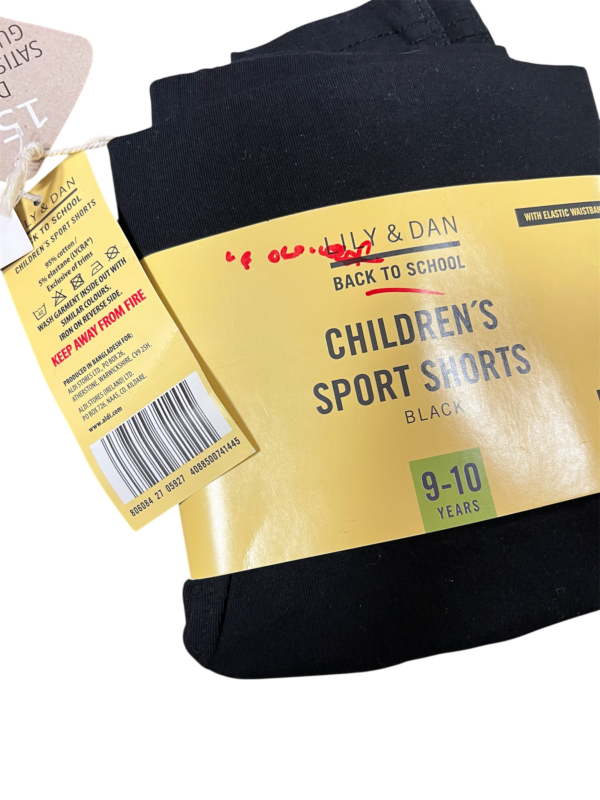 Uued laste spordilühikesed püksid – EU 134/140 (9–10 a)