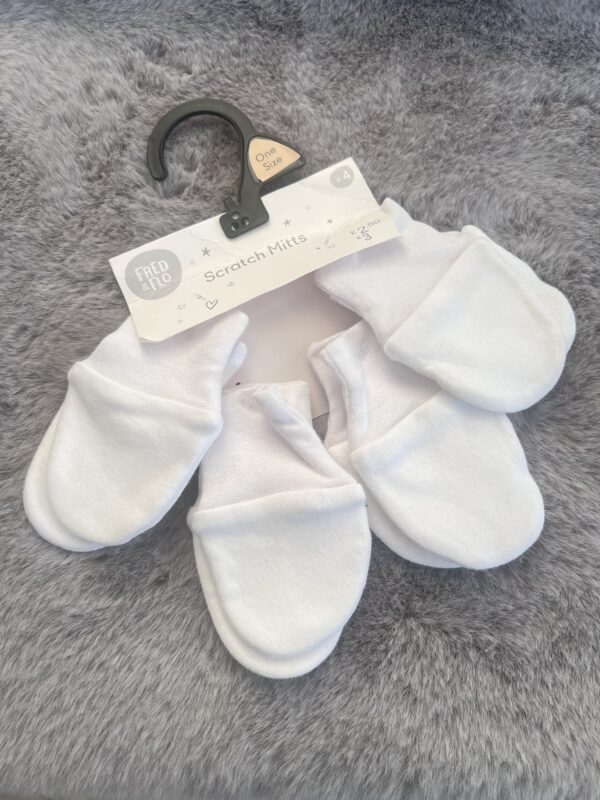 Beebi kriimustamisvastased kindad – 4 paari (One Size)