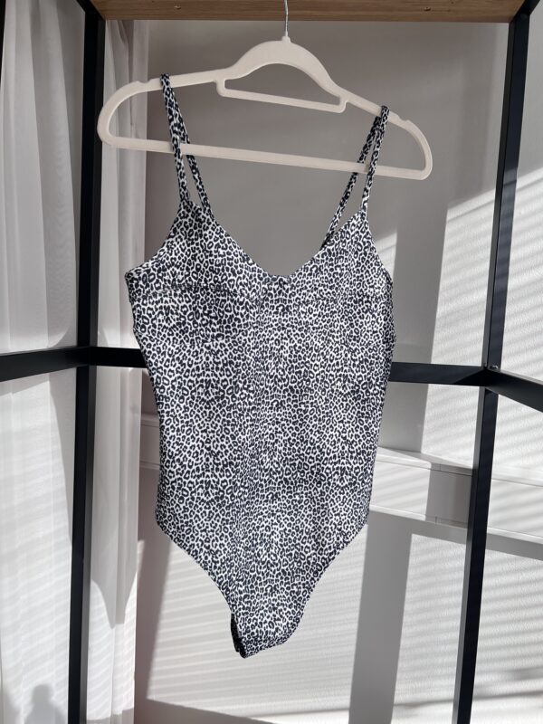 PrettyLittleThing leopardimustriga body – naiselik ja pilkupüüdev