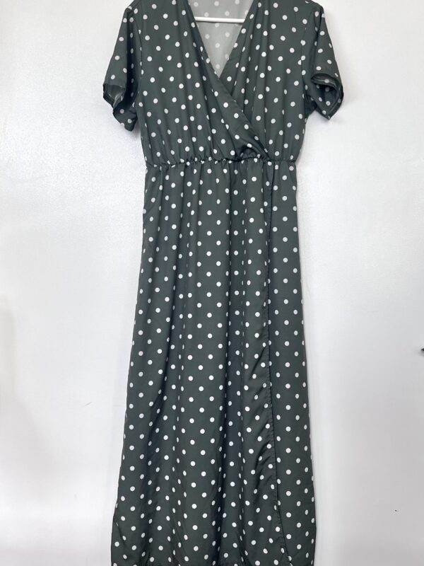 Roheline täpiline kleit – õhuline suvekleit (EU 38–40)